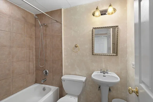 $539,000 | 1832 Harrison Avenue, Mundelein, IL 60060