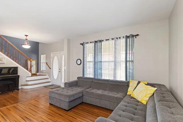 $539,000 | 1832 Harrison Avenue, Mundelein, IL 60060