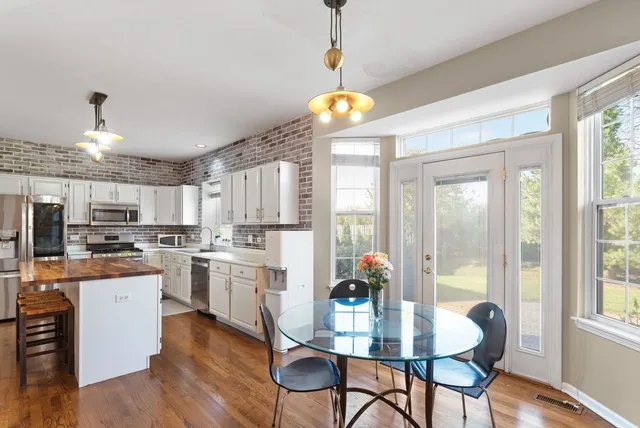 $539,000 | 1832 Harrison Avenue, Mundelein, IL 60060