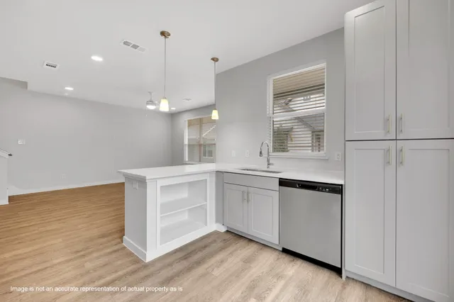 $1,530 | 10107 Conover Cmns Circle, Fort Worth, TX 76108