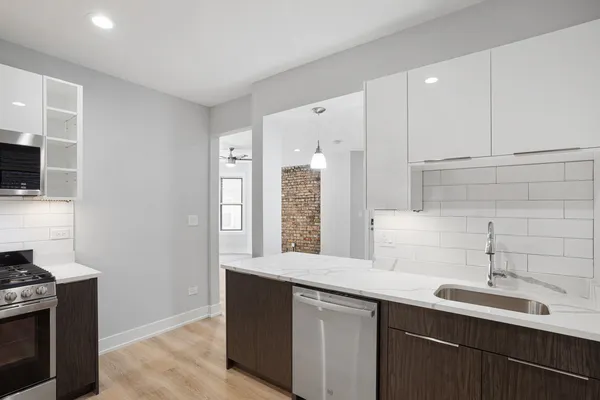 $2,200 | 7512 North Eastlake Terrace, Unit 2E, Chicago, IL 60626