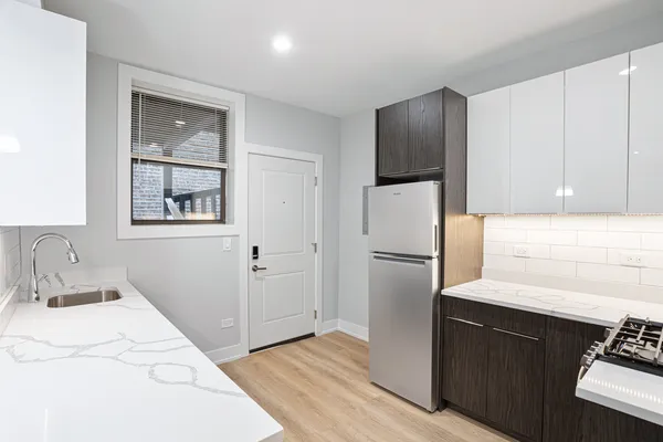 $2,200 | 7512 North Eastlake Terrace, Unit 2E, Chicago, IL 60626