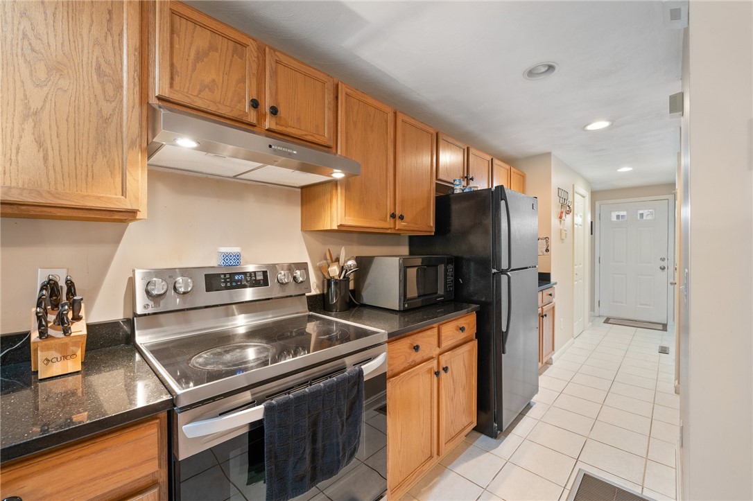 572 Smithfield Road, Unit 7 North Providence, RI 02904 - Photo 19 of 31