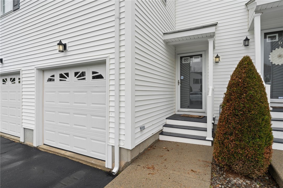 572 Smithfield Road, Unit 7 North Providence, RI 02904 - Photo 3 of 31
