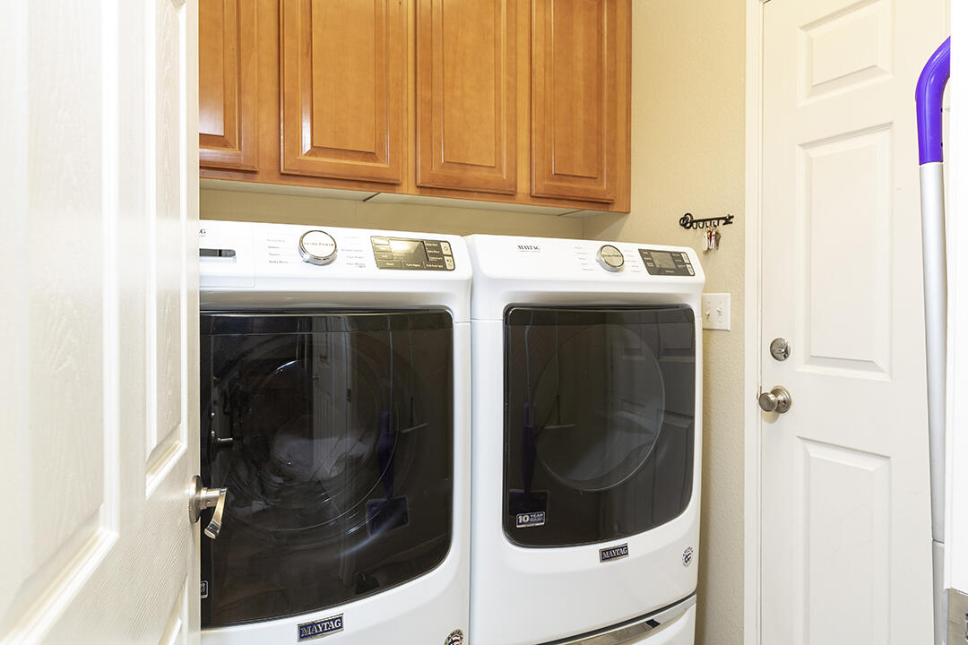 1280 Oro Ridge Palm Springs, CA 92262 - Photo 36 of 46 a utility room with dryer and washer