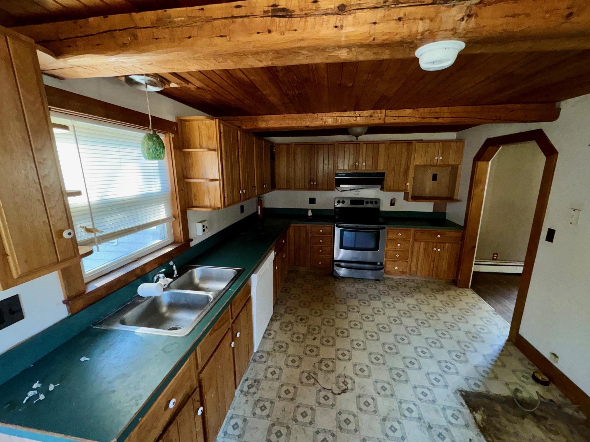 24 Pine Street Gorham, NH 03581 - Photo 7 of 12