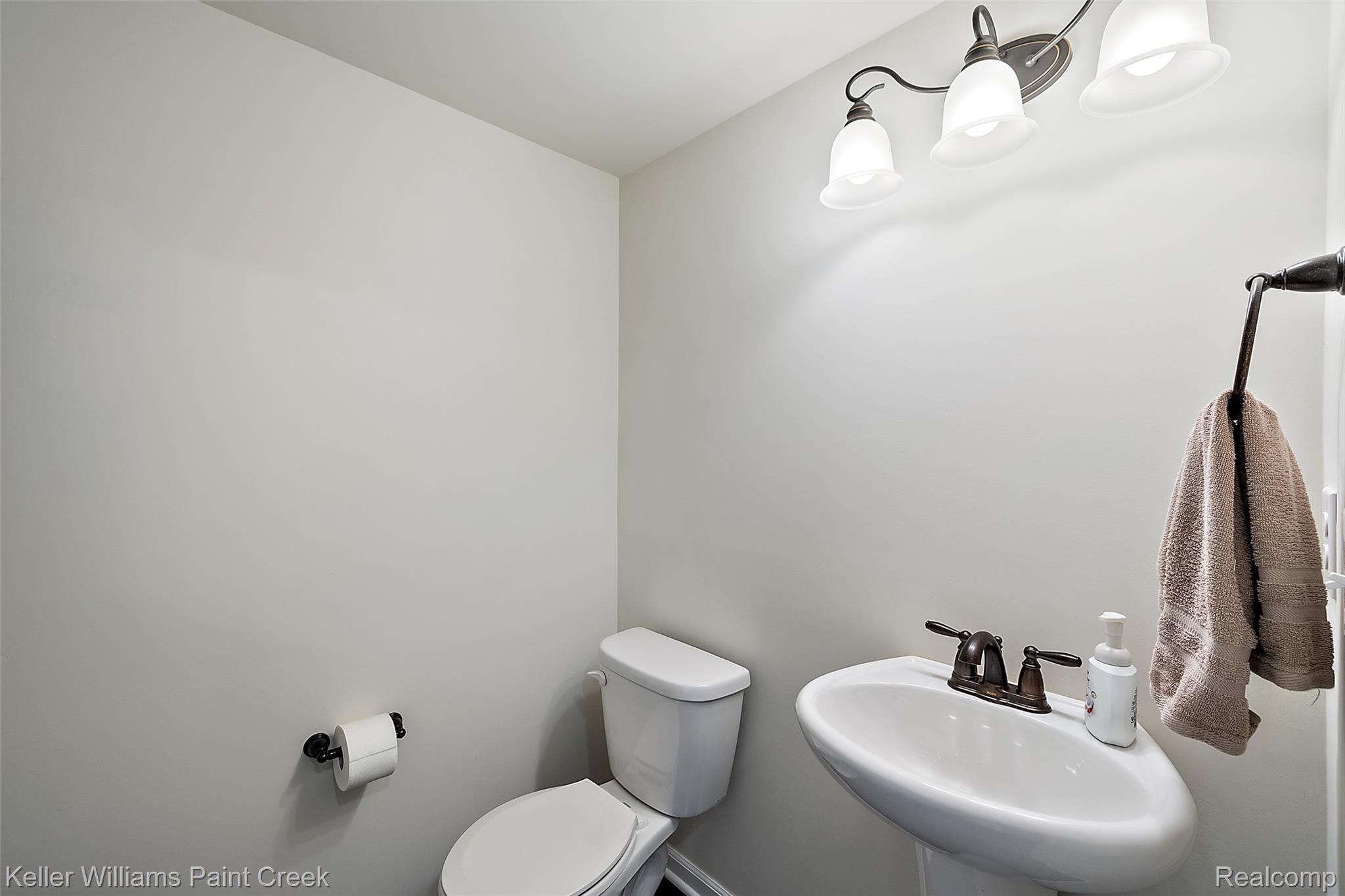 314 Glenhurst Boulevard Rochester, MI 48307 - Photo 19 of 64 Bathroom with a sink and toilet