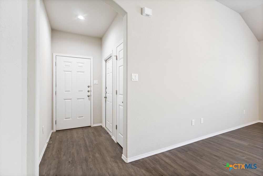 636 Heathers Way Seguin, TX 78155 - Photo 4 of 25