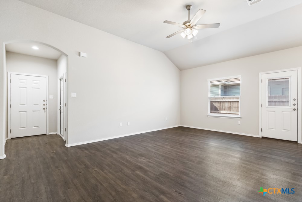 636 Heathers Way Seguin, TX 78155 - Photo 6 of 25