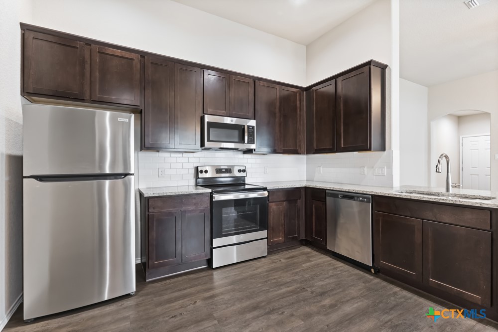 636 Heathers Way Seguin, TX 78155 - Photo 10 of 25