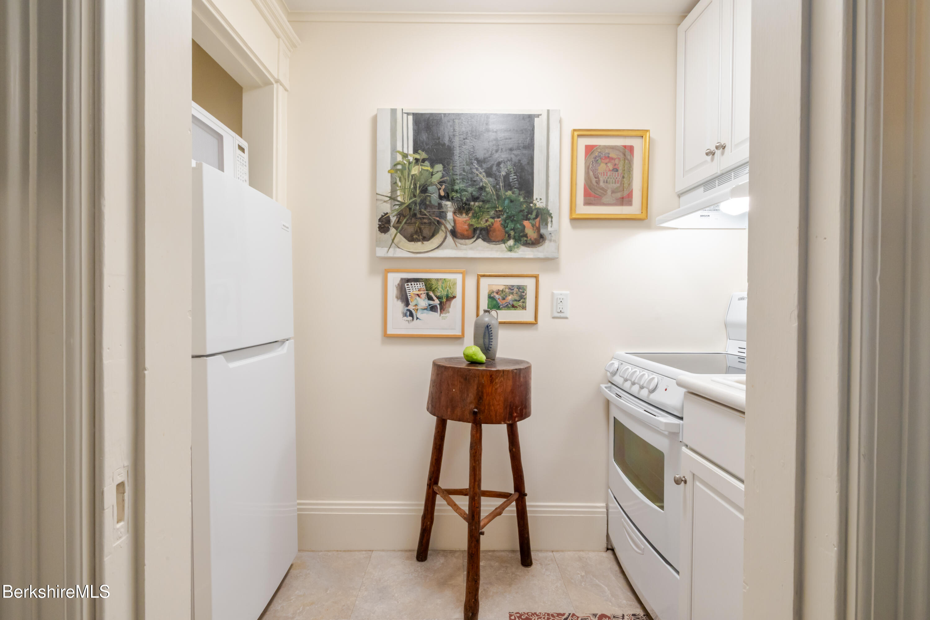 41 Main Street, Unit 2 Stockbridge, MA 01262 - Photo 10 of 18 Kitchen