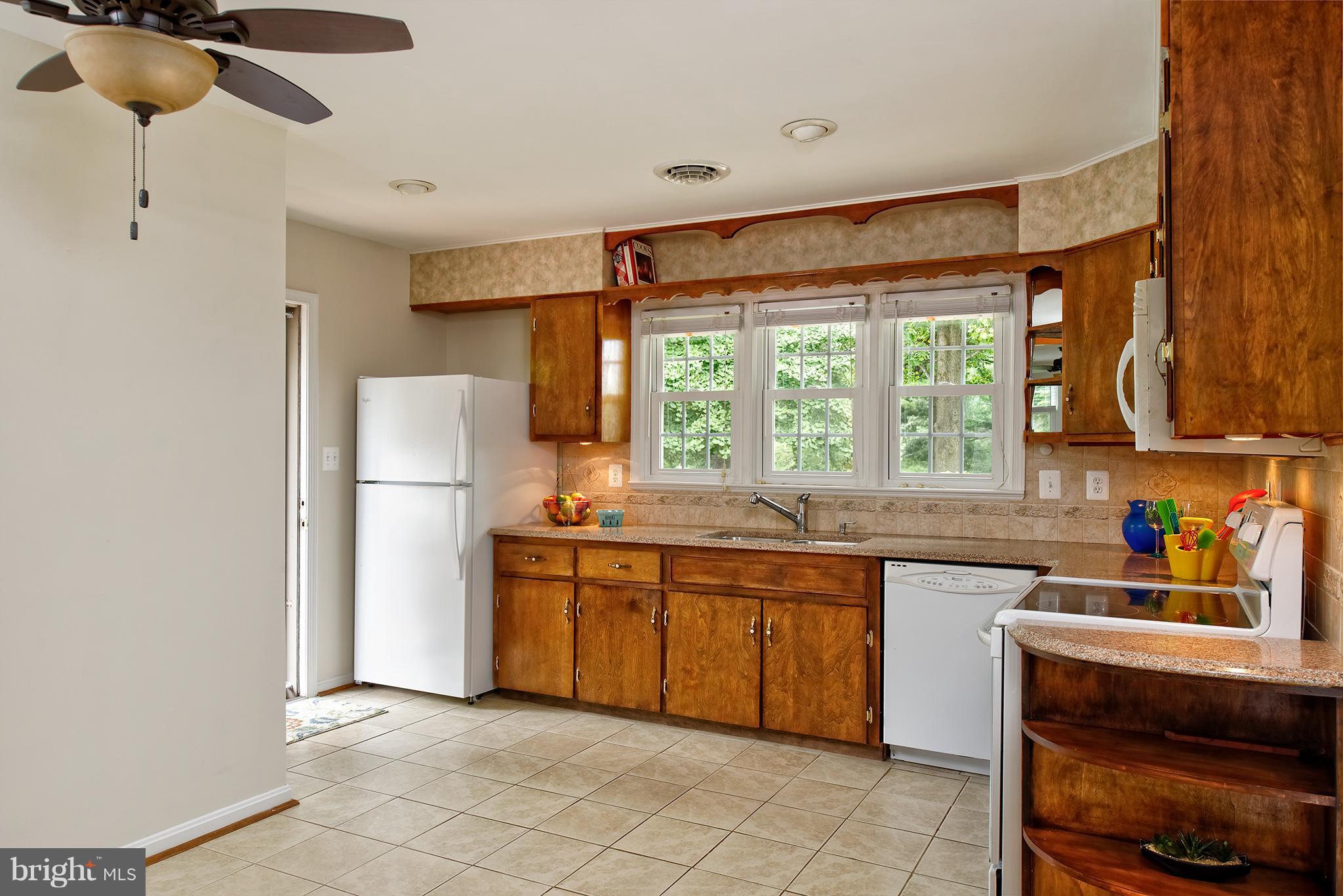 17351 Hamilton Station Road Hamilton, VA 20158 - Photo 10 of 29 Kitchen
