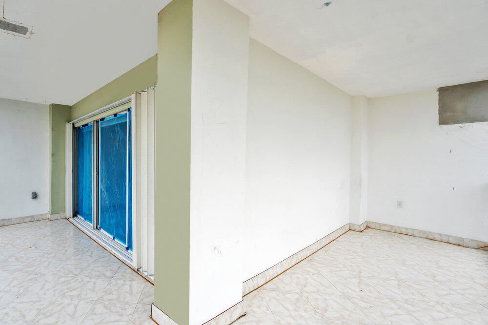 500 Bayview Drive, Unit 1521 Sunny Isles Beach, FL 33160 - Photo 17 of 31 a view of an empty room