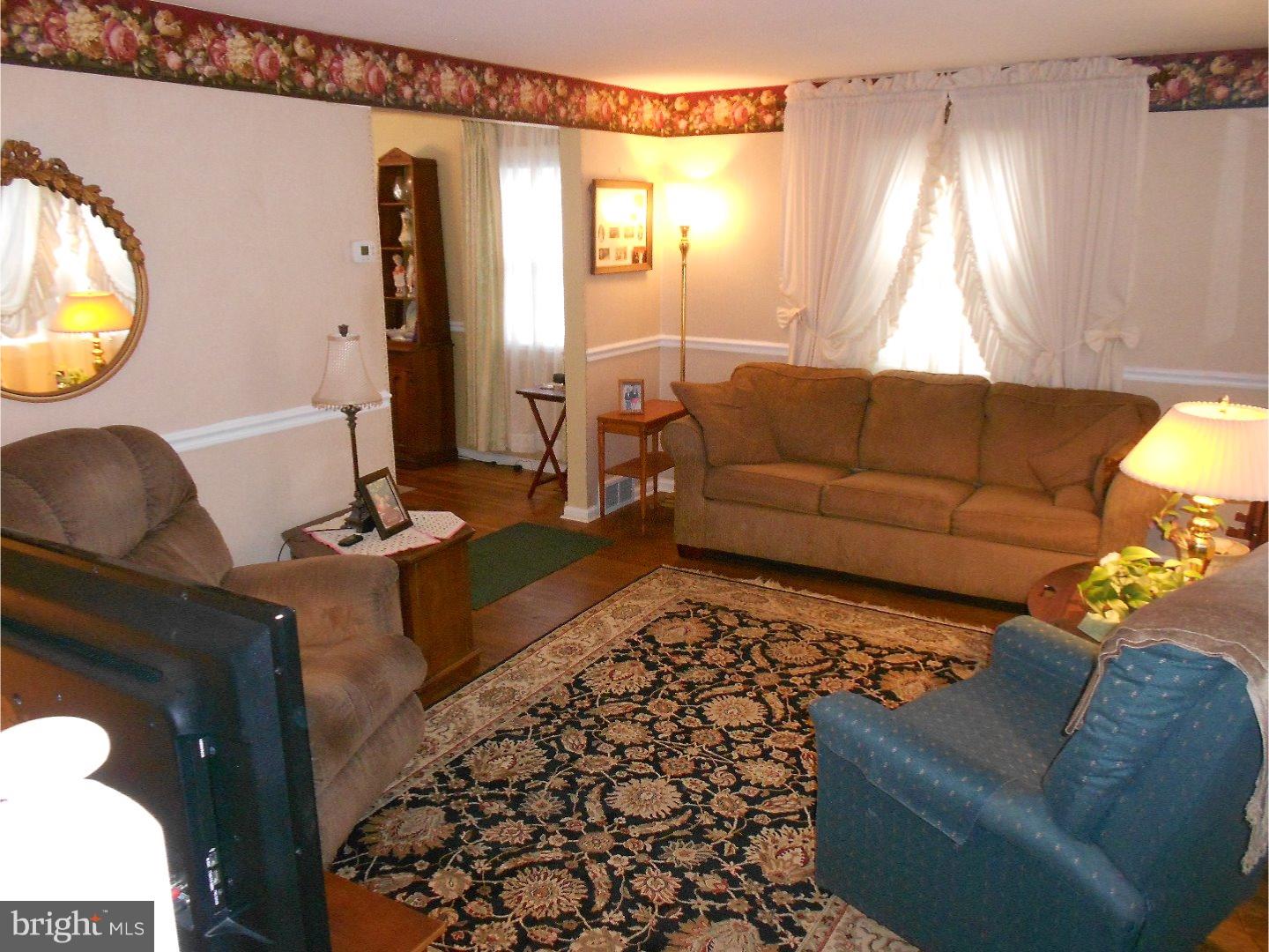 404 Holmes Road Morton, PA 19070 - Photo 4 of 20 Gallery Image 4