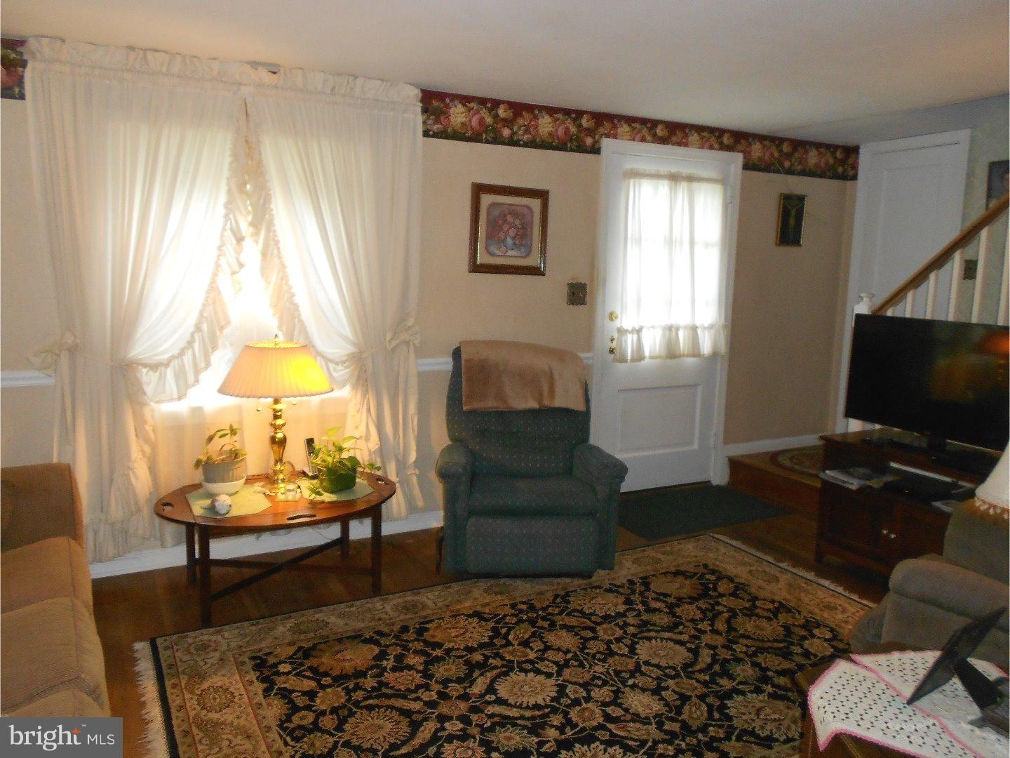 404 Holmes Road Morton, PA 19070 - Photo 5 of 20 Gallery Image 5