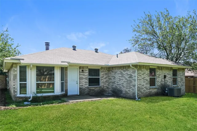 $2,240 | 6421 Alta Vista Drive, Watauga, TX 76148