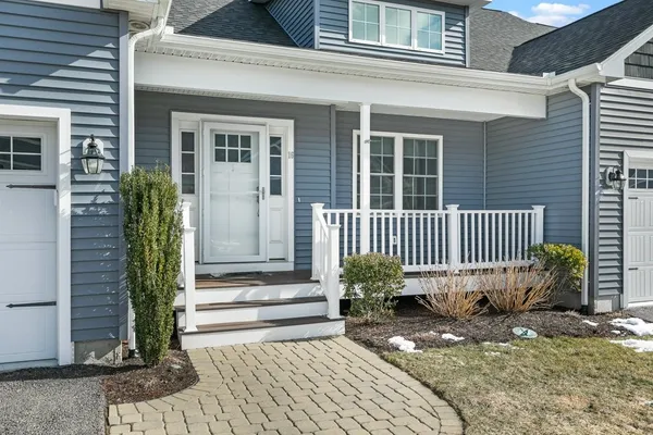$685,000 | 16 Bailey Brook Court, Middletown, RI 02842