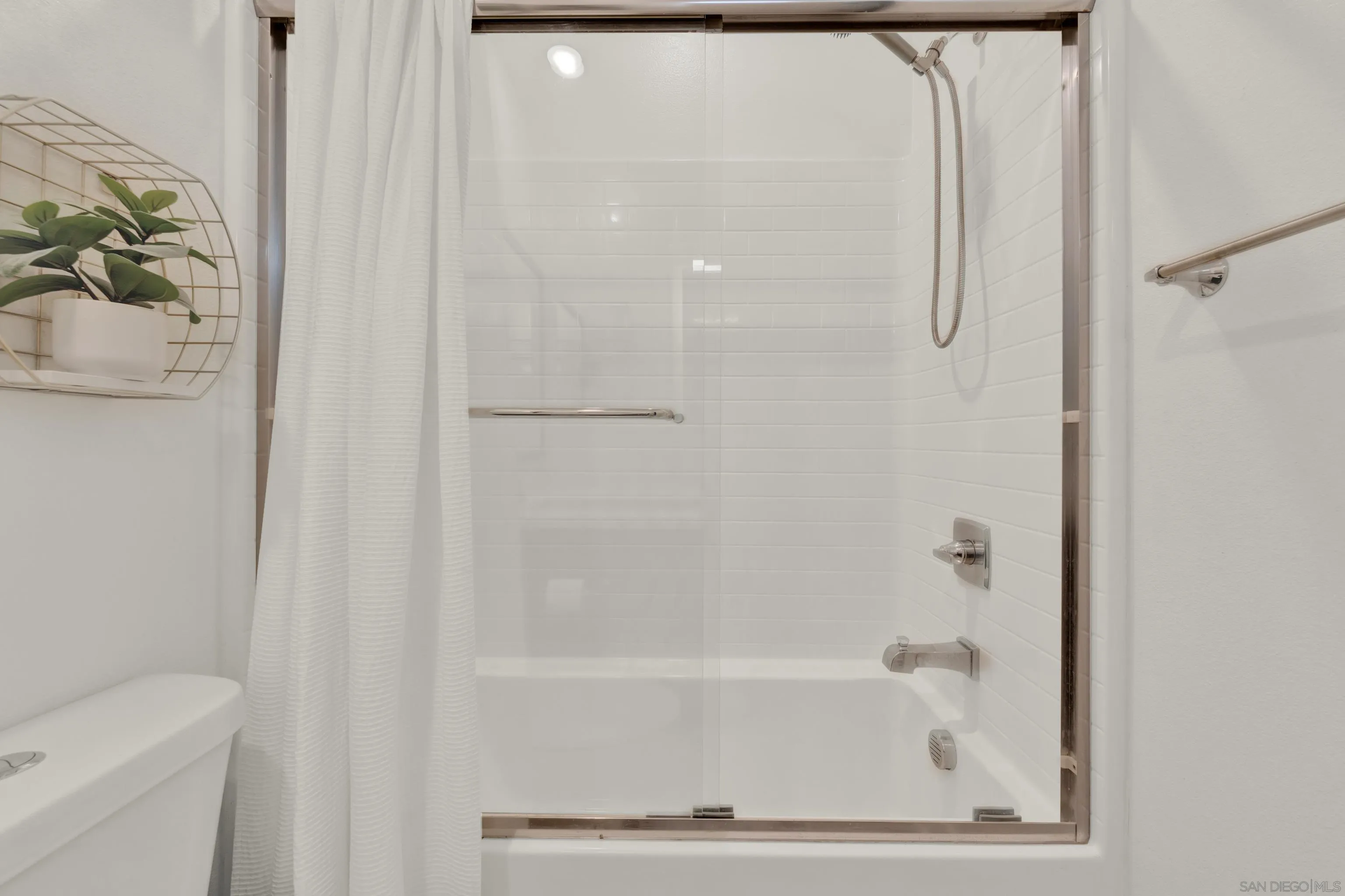 9108 West Bluff Place Santee, CA 92071 - Photo 64 of 72 a bathroom with a bathtub