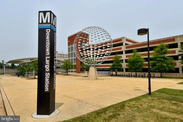 a sign that is sitting on the wall