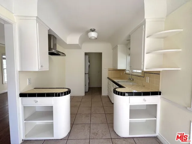 $2,850 | 4229 Sutro Avenue, Los Angeles, CA 90008