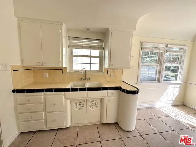 $2,850 | 4229 Sutro Avenue, Los Angeles, CA 90008