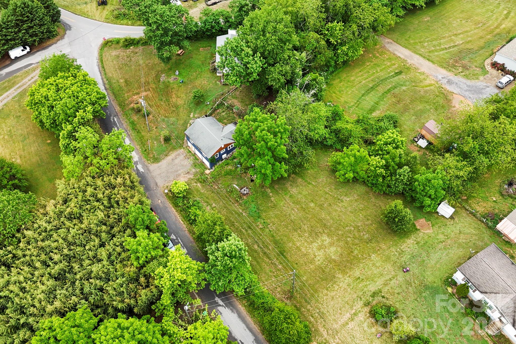 4 Mountain View Road Asheville, NC 28806 - Photo 32 of 35 a view of a garden