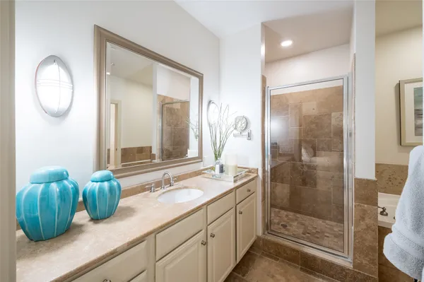 $3,510 | 4899 Montrose Boulevard, Unit 1807, Houston, TX 77006