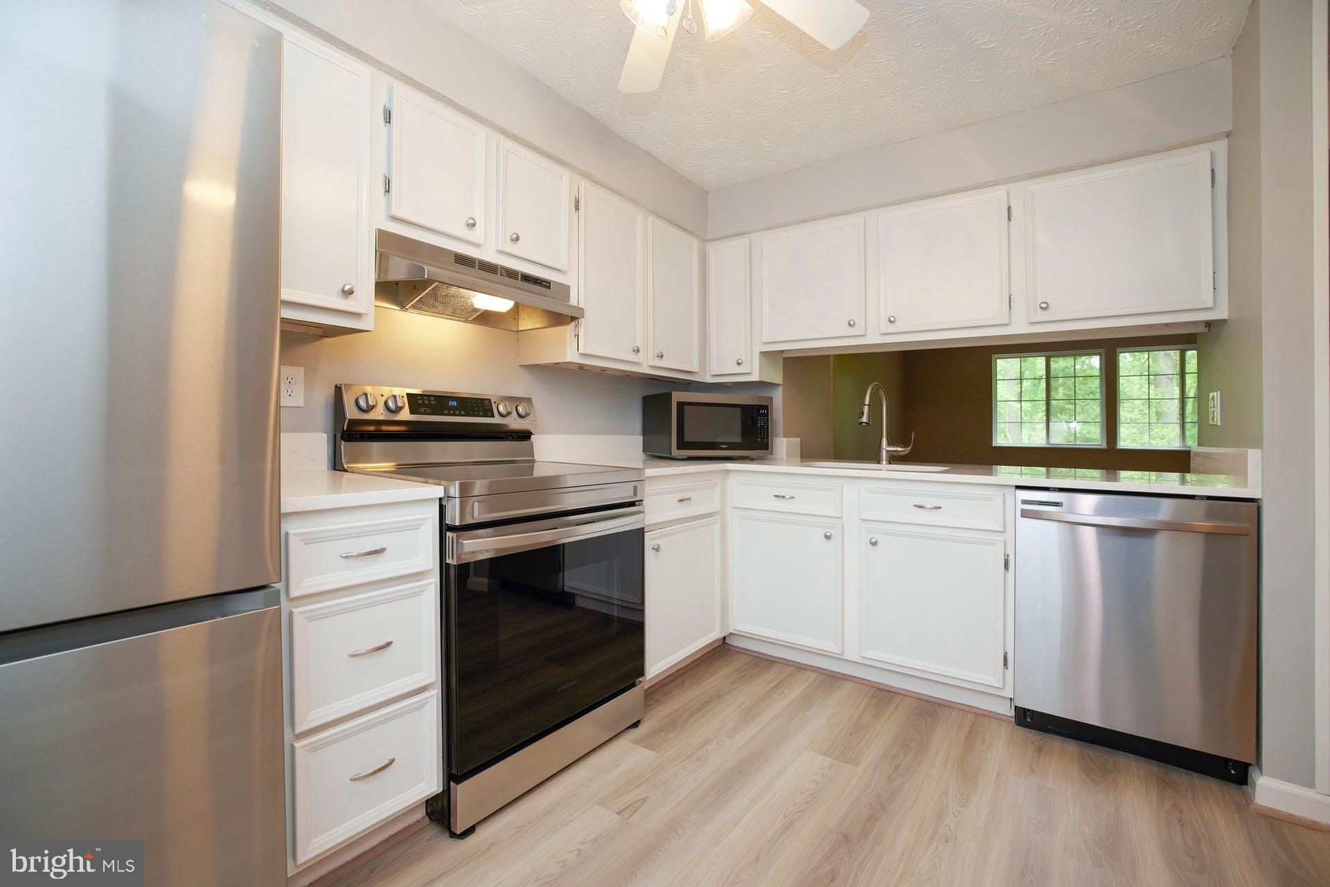 8046 Grandview Court Springfield, VA 22153 - Photo 9 of 31 Ceiling Fan in the Kitchen