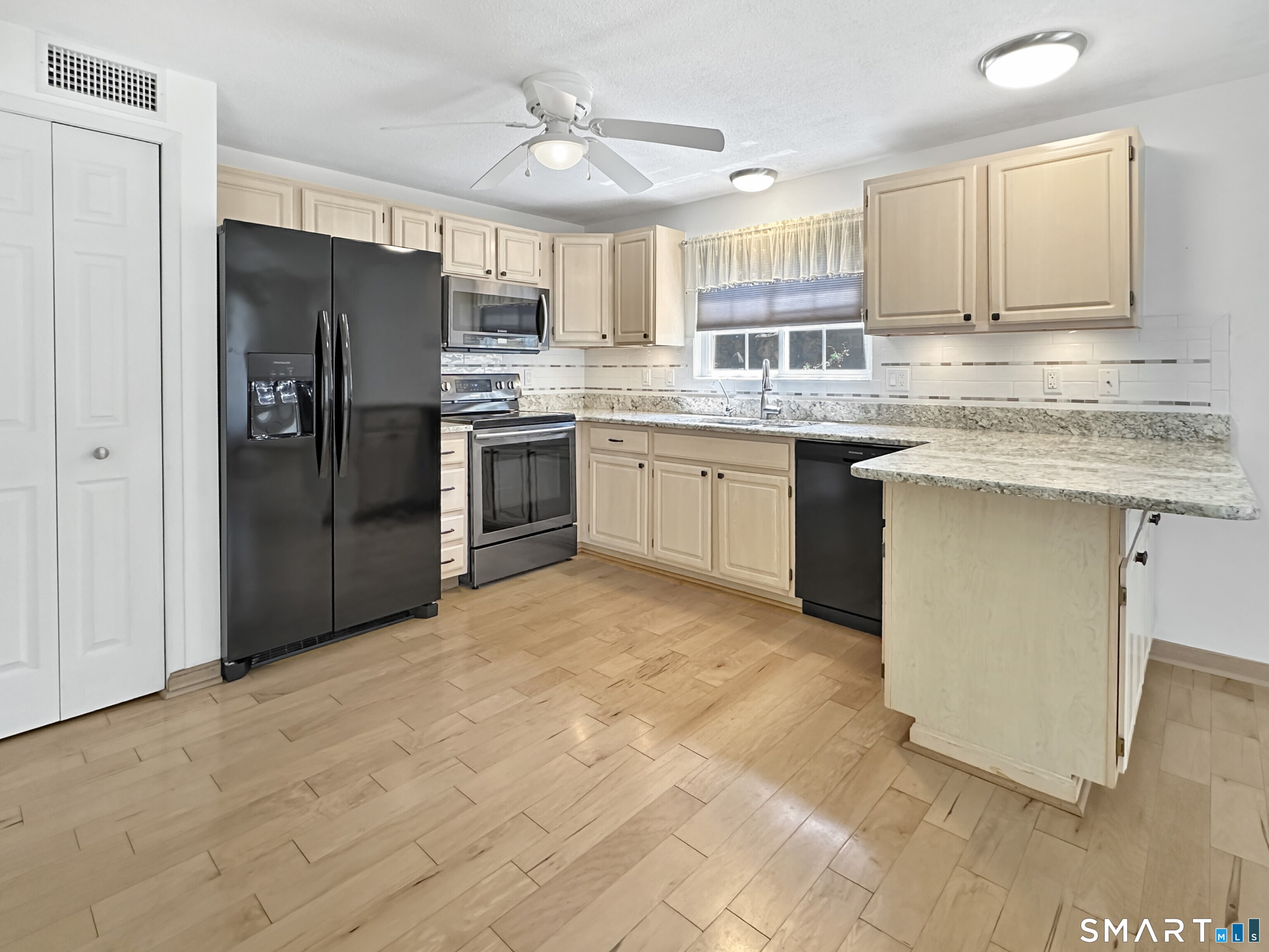 120 Giants Neck Road East Lyme, CT 06357 - Photo 22 of 37 Gallery Image 22