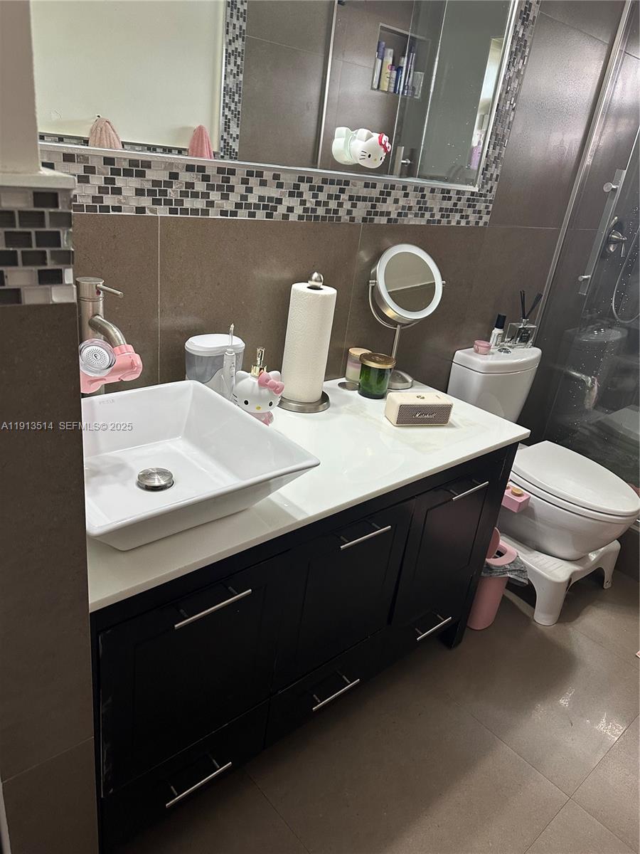 11370 Southwest 113th Terrace Miami, FL 33176 - Photo 19 of 27 a bathroom with a sink a toilet and a mirror