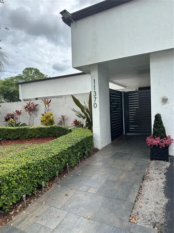 a view of a back yard of the house