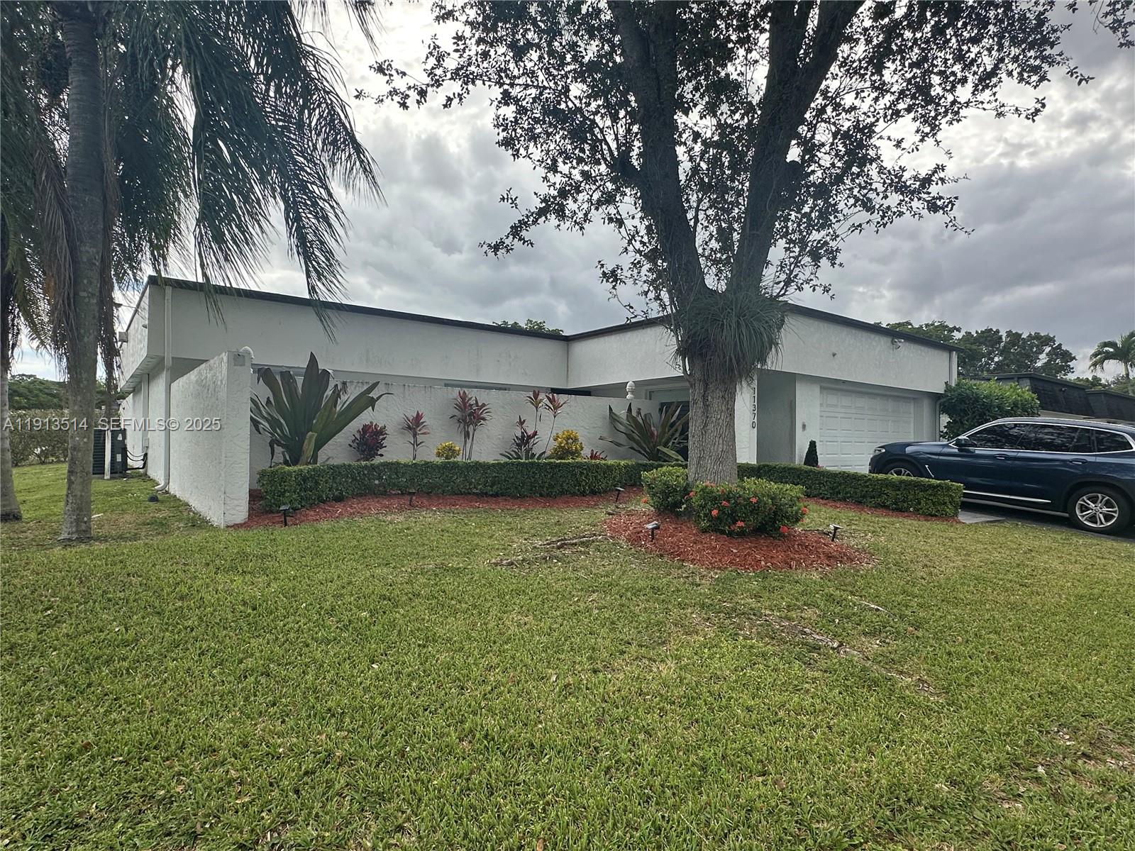 11370 Southwest 113th Terrace Miami, FL 33176 - Photo 6 of 27 a view of a couches in the patio next to a yard