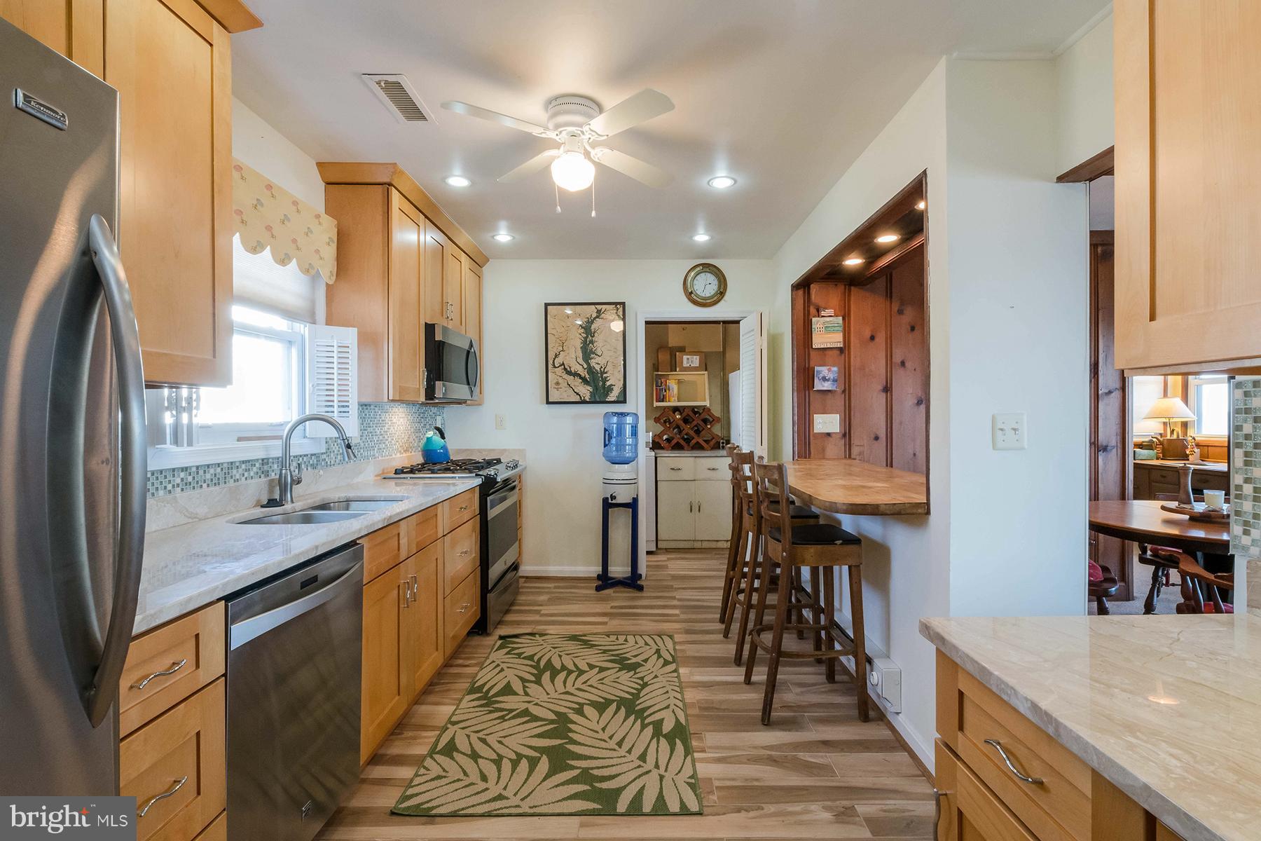 1096 Broadwater Point Road Churchton, MD 20733 - Photo 11 of 22 Breakfast bar in the kitchen