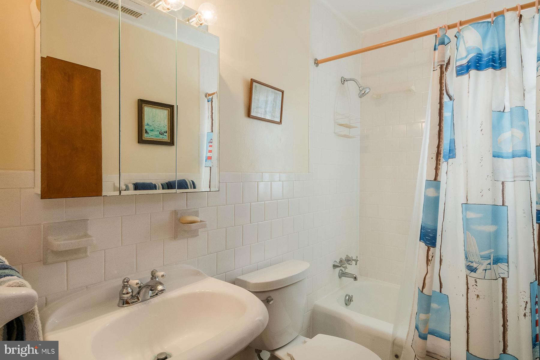 1096 Broadwater Point Road Churchton, MD 20733 - Photo 18 of 22 2nd bathroom