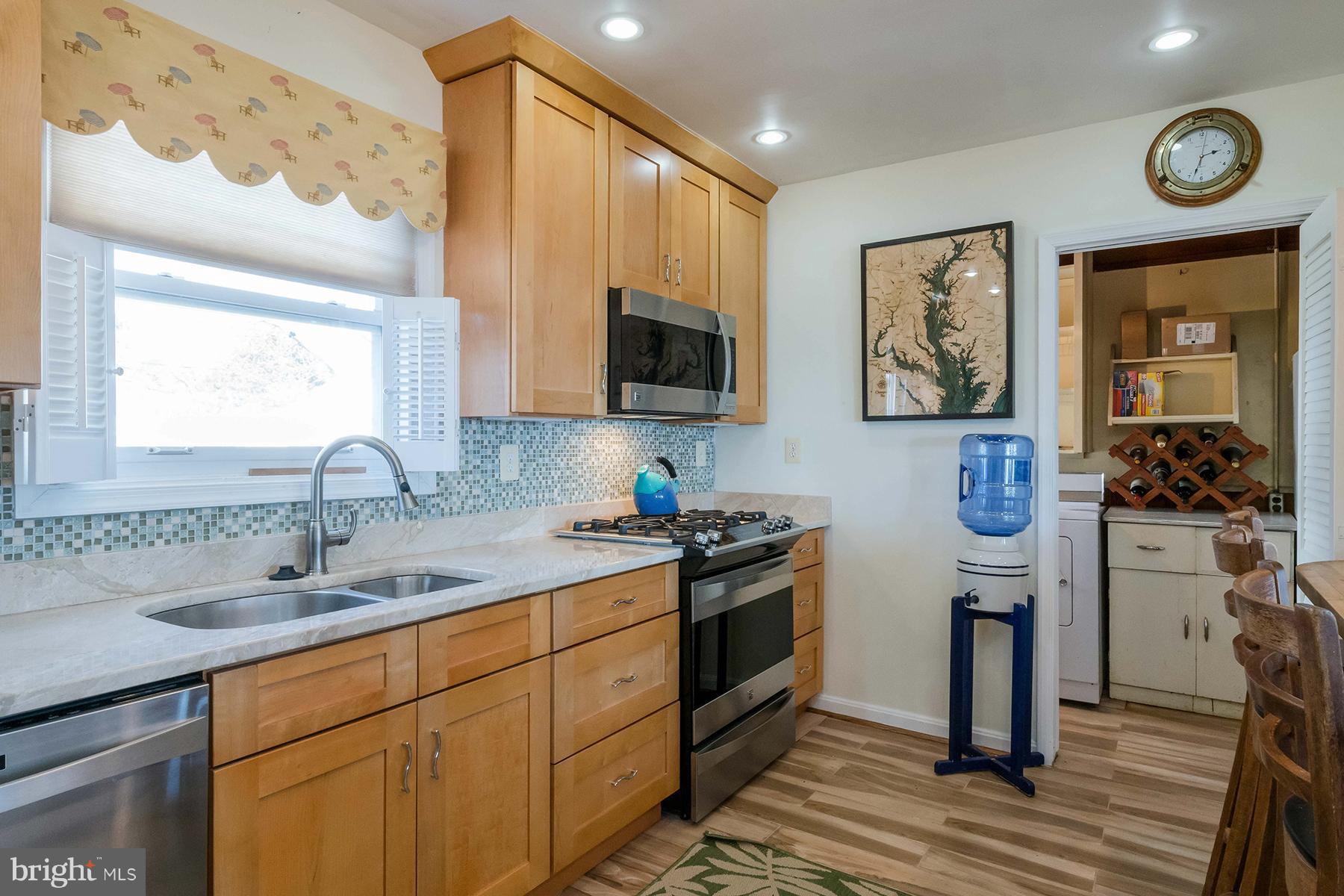 1096 Broadwater Point Road Churchton, MD 20733 - Photo 10 of 22 Kitchen has stainless steel appliances