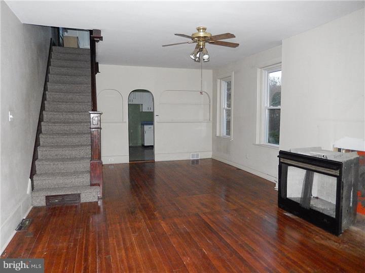424 Bridge Street Spring City, PA 19475 - Photo 4 of 25 Living Room