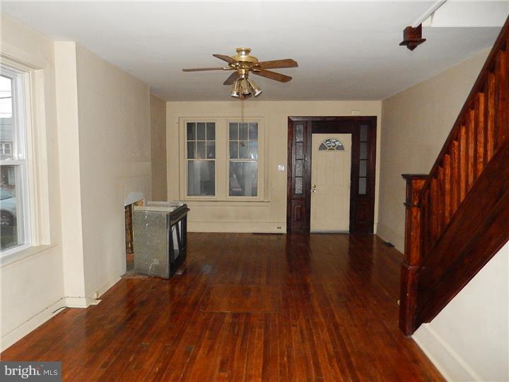 424 Bridge Street Spring City, PA 19475 - Photo 6 of 25 Living Room