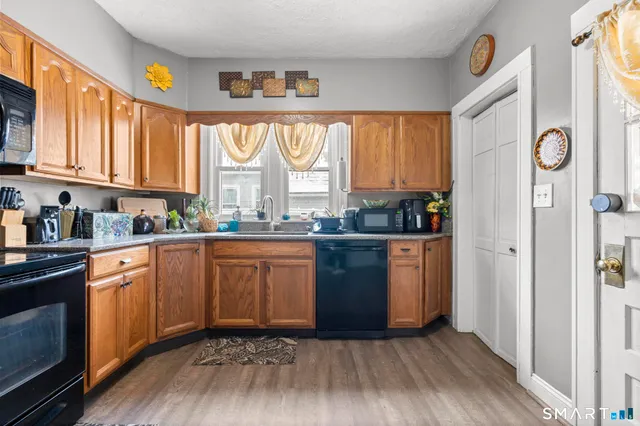 a view of livingroom with furniture and wooden floor