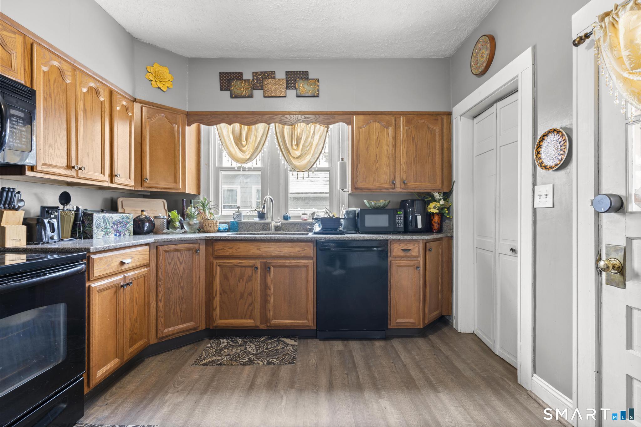 3 Anderson Street Manchester, CT 06040 - Photo 26 of 40