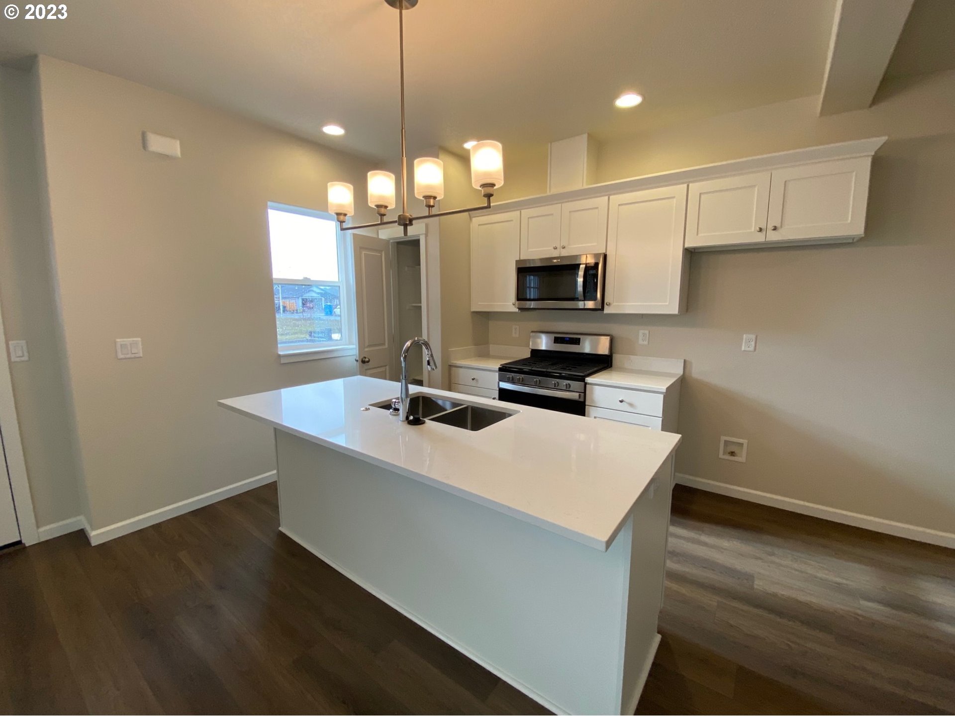 1876 Southeast Hankel Street, Unit 14 Dallas, OR 97338 - Photo 5 of 21