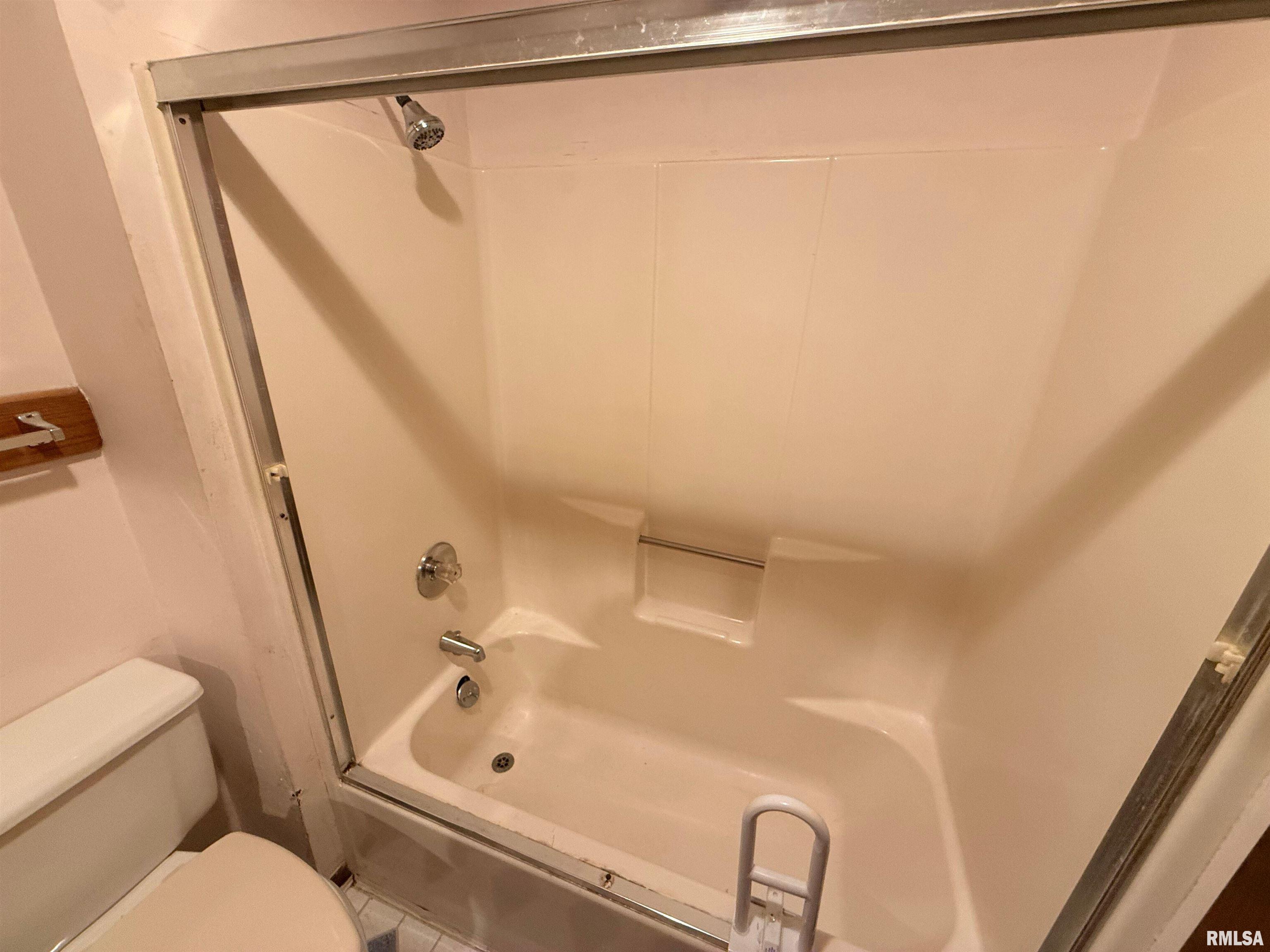 2099 Barding Avenue Decatur, IL 62526 - Photo 12 of 21 Gallery Image 12