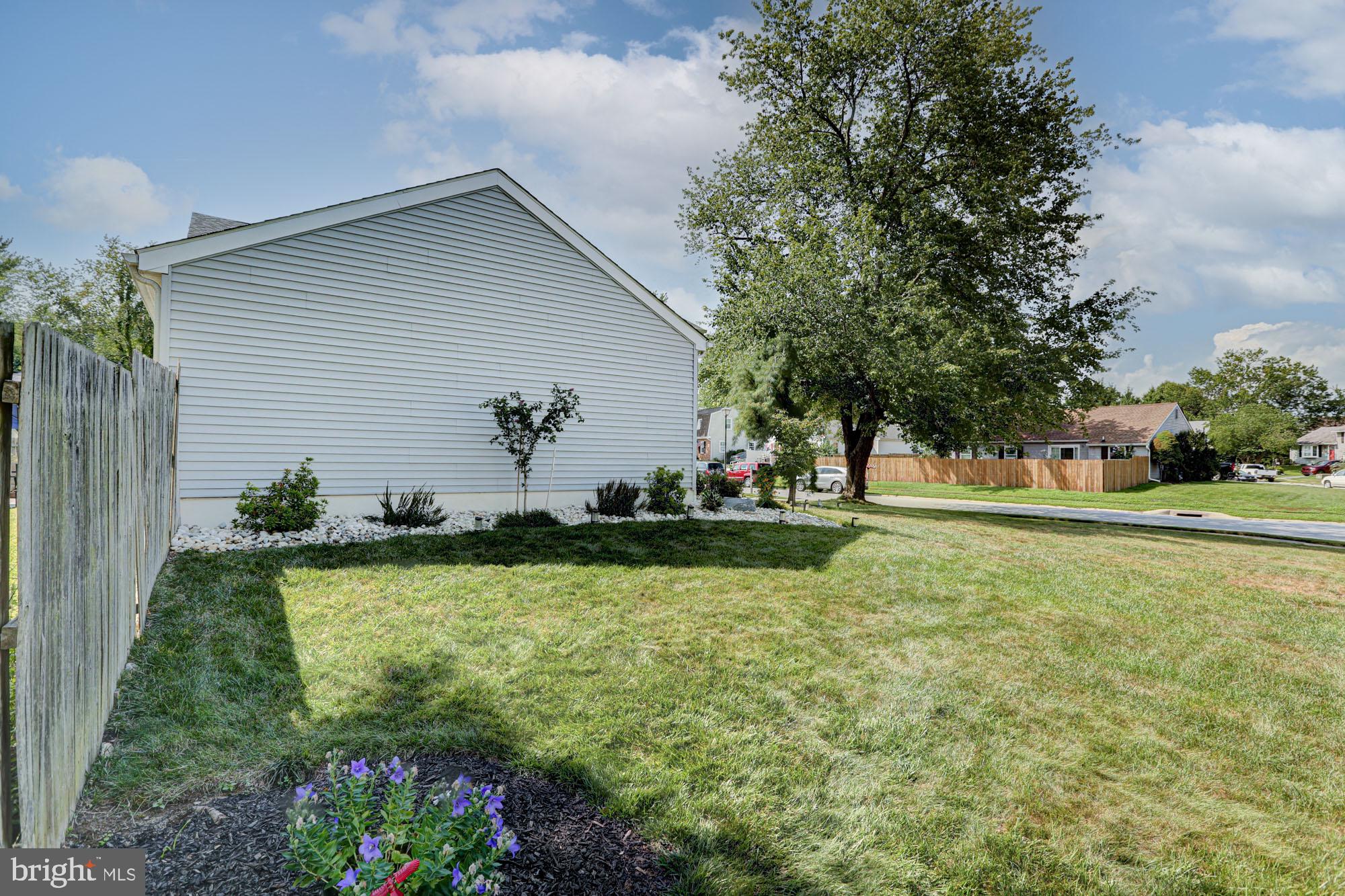 6 3 Rivers Drive Newark, DE 19702 - Photo 6 of 63 Charming home with lush green yard.