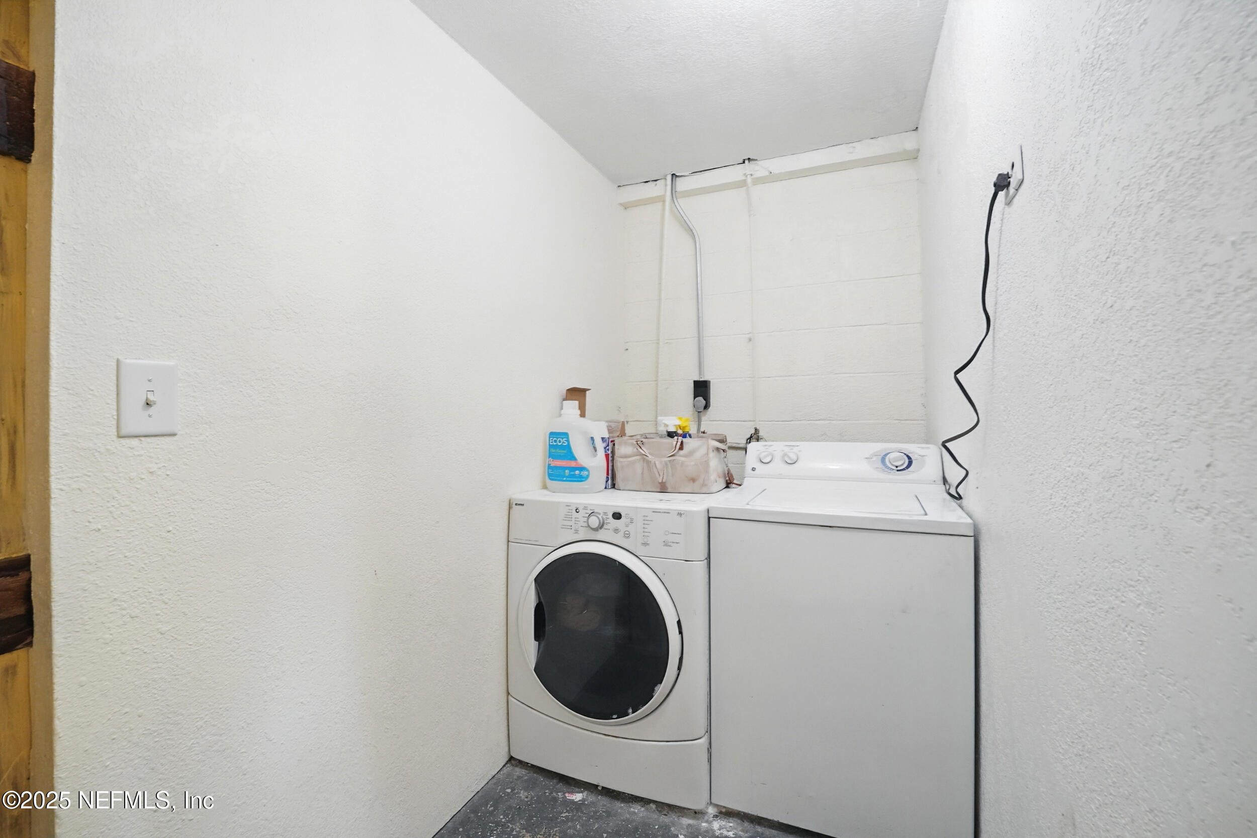5388 Woodcrest Road Jacksonville, FL 32205 - Photo 24 of 47 INTERIOR LAUNDRY