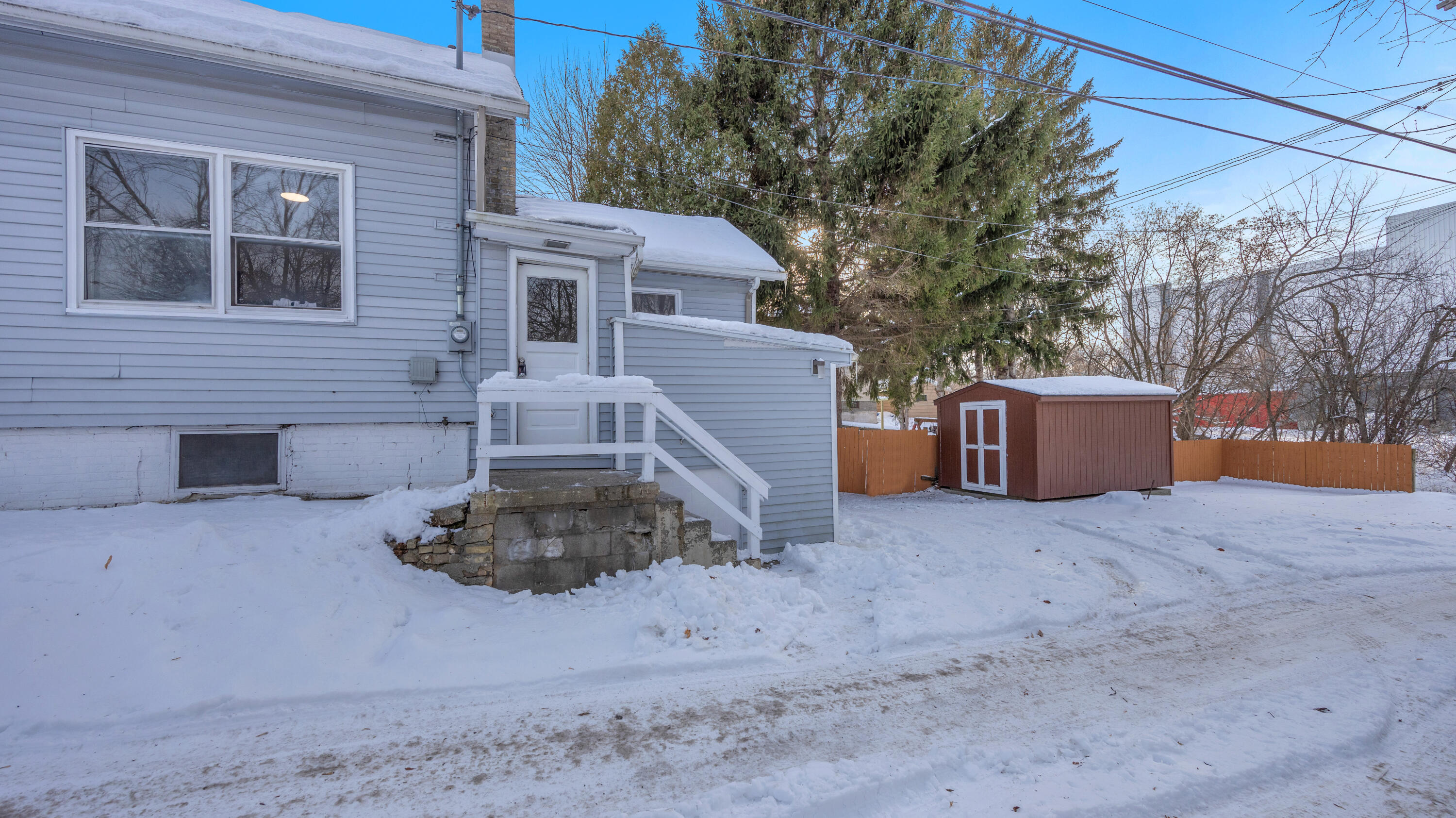 1118 South 13th Street Sheboygan, WI 53081 - Photo 23 of 26 Side Entry 1