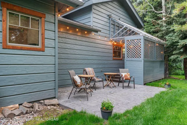 $1,495,000 | 445 Aspen Ridge Trail, Alpine, WY 83128