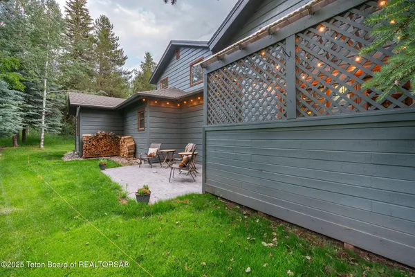 $1,495,000 | 445 Aspen Ridge Trail, Alpine, WY 83128