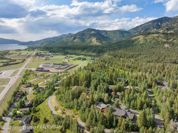 $1,495,000 | 445 Aspen Ridge Trail, Alpine, WY 83128