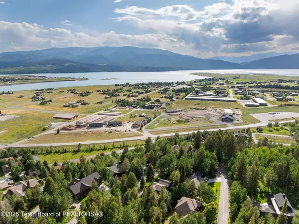 $1,495,000 | 445 Aspen Ridge Trail, Alpine, WY 83128