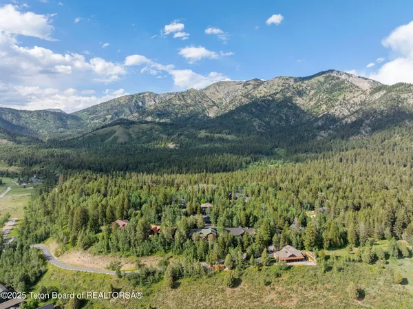 $1,495,000 | 445 Aspen Ridge Trail, Alpine, WY 83128