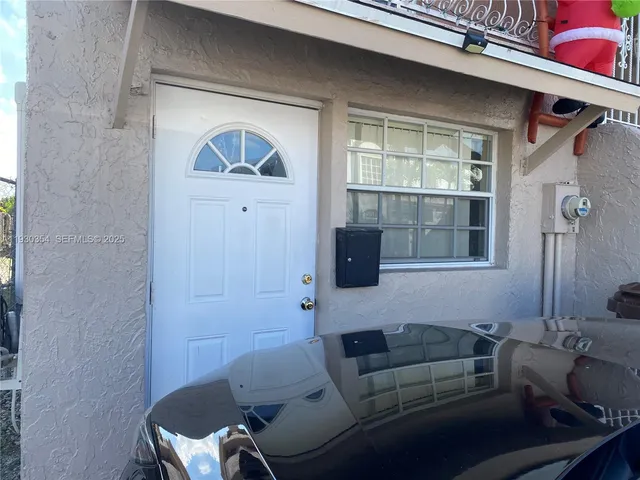 $1,100 | 1062 West 42nd Place, Unit 41, Hialeah, FL 33012